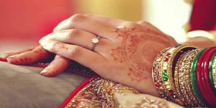 করা যাবে না কোনওরকম জমায়েত। বিয়েবাড়িতে ৫০ জনের বেশি আমন্ত্রণ করা যাবে না।