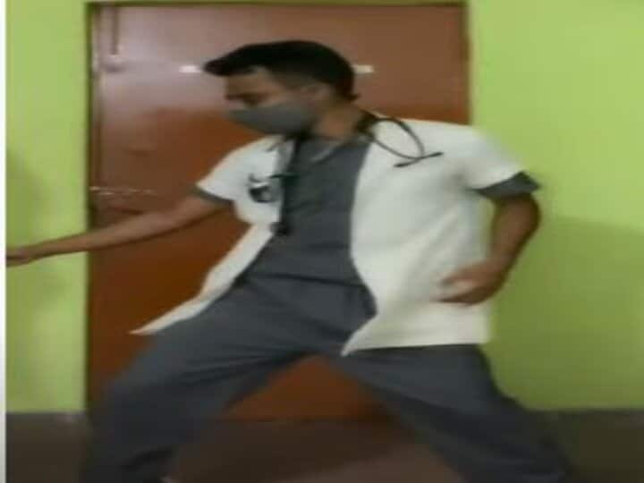 Viral: Doctor of Assam dances to Motivate Covid Patients, Dr Arup strolls till Falak असम के डॉक्टर ने कोविड मरीजों को मोटिवेट करने के लिए किया डांस, 'फलक तक चल' पर थिरके डॉ अरूप