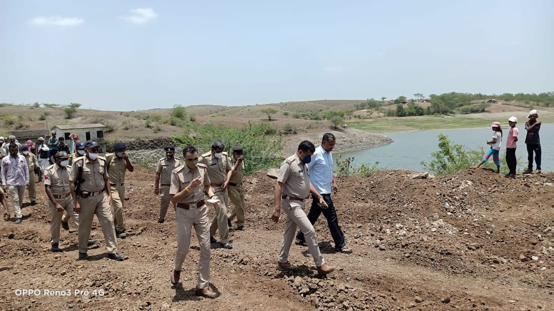 Rajkot: ગ્રીન ફિલ્ડ એરપોર્ટની કામગીરી દરમિયાન કયા ધારાસભ્યની પોલીસે કરી અટકાયત ? જાણો શું છે મામલો Rajkot: Chotila MLA Rutivk Makvana detained by Police at Green Field Airport know details Rajkot: ગ્રીન ફિલ્ડ એરપોર્ટની કામગીરી દરમિયાન કયા ધારાસભ્યની પોલીસે કરી અટકાયત ? જાણો શું છે મામલો