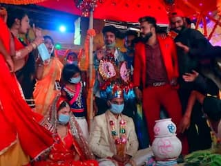 Bhojpuri Song: जागरुकता से भरा है '2 गज दुरी मास्क बा जरुरी' सॉन्ग, देखिए अंतरा सिंह प्रियंका नया गाना