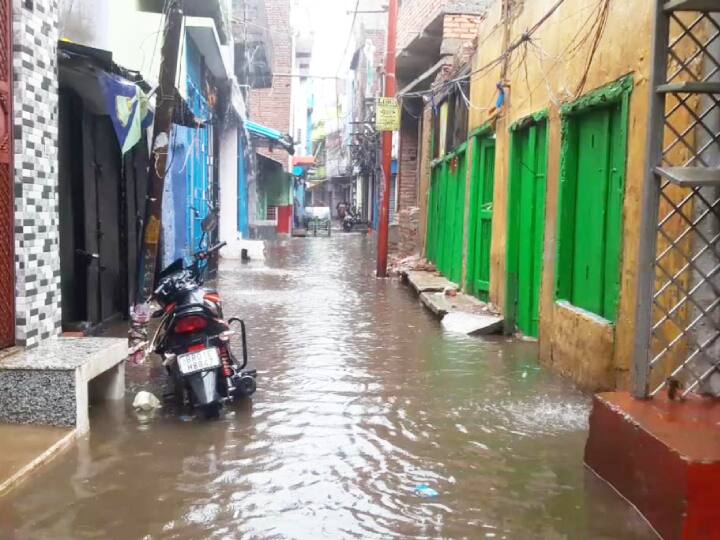 many roads and areas of the capital patna submerged due to heavy rain waters enter into the hospitals ann बिहारः तेज हवाओं के साथ हुई बारिश से राजधानी पटना की कई सड़कें डूबीं, अस्पतालों में भी घुसा पानी