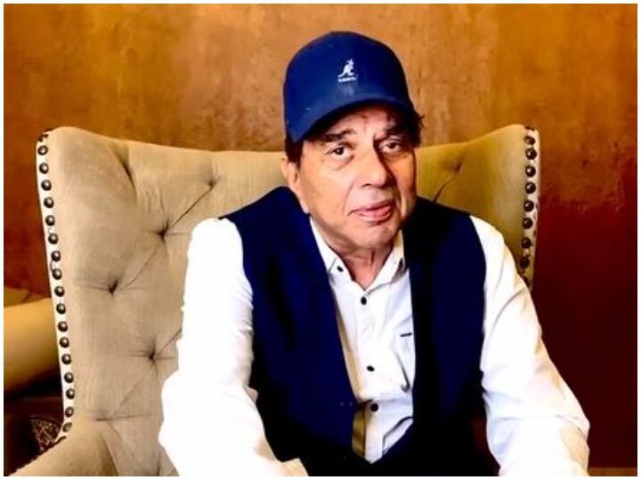 Dharmendra Sing Dilip Kumar film song धर्मेंद्र ने गुनगुनाया दिलीप कुमार की फिल्म का गाना, सोशल मीडिया पर वायरल हुआ वीडियो