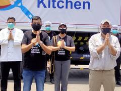 मशहूर शेफ संजीव कपूर सीधे किचन से 20,000 हेल्थ वर्करों को पहुंचा रहे हैं खाना