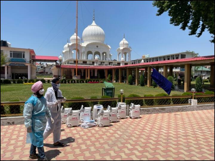 कश्मीर से लेकर लद्दाख तक, कोरोना से मरने वालों का सम्मान से अंतिम संस्कार कराने में जुटे हैं ये ‘फरिश्ते’