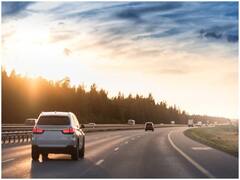 Car Driving Tips: बारिश के मौसम में कार चलाने से पहले जान लें जरूरी टिप्स, सफर बनेगा ज्यादा सेफ