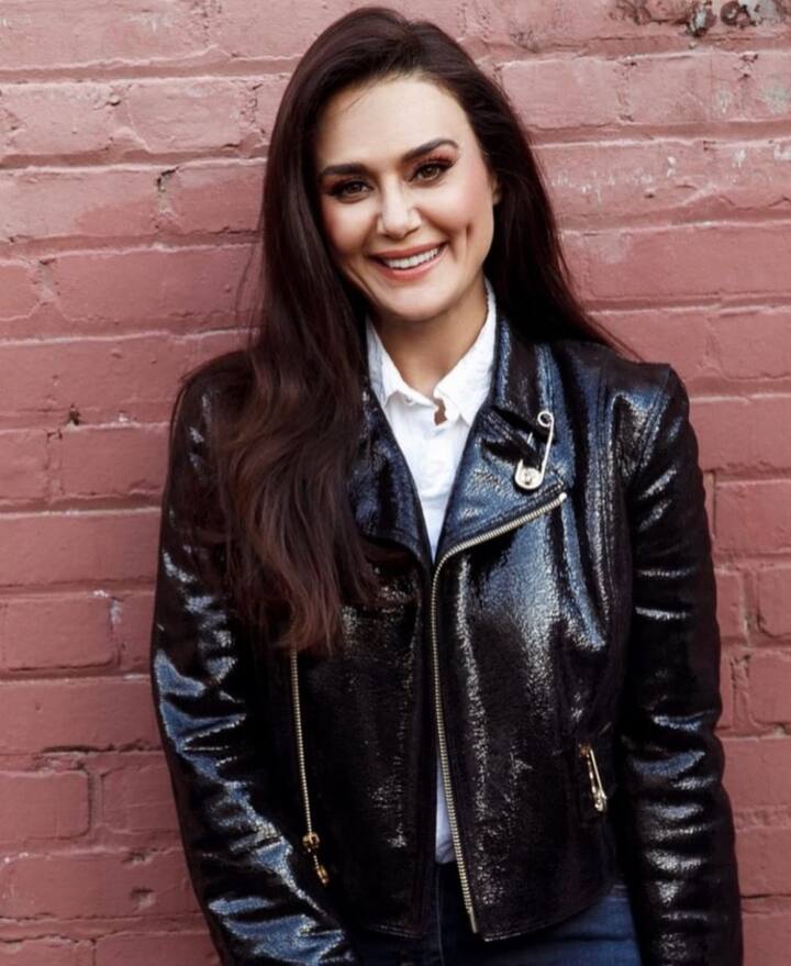 प्रीति जिंटा को बाथरूम साफ करना बेहद पसंद है. यह उनकी पसंदीदा कामों में से एक है.