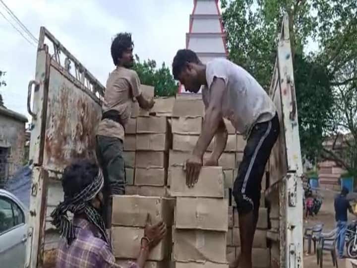 Jharkhand: Excise department team seized Rs 90 lakh liquor, smuggler was trying to supply in Bihar ann झारखंड: उत्पाद विभाग की टीम ने जब्त की 90 लाख रुपये की शराब, बिहार में खपाने के फिराक में थे तस्कर