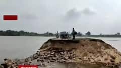 Heavy Rain: টানা বৃষ্টিতে ফুঁসছে অজয়, খয়রাশোলে অস্থায়ী সেতু ভেঙে বিচ্ছিন্ন গ্রাম
