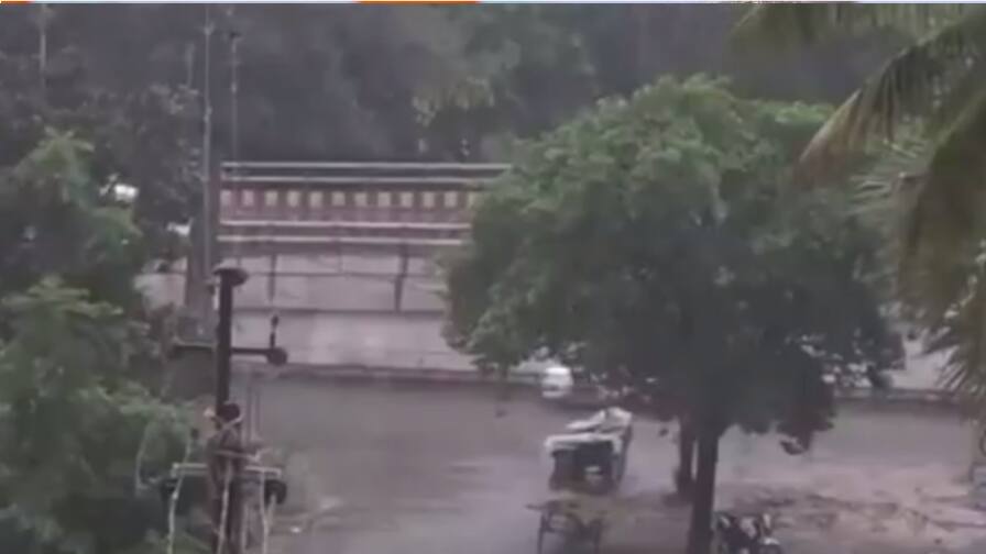 Cyclone Yass: झारखंड में ‘यास’ से सात सौ गांवों एवं दस जिलों के दस लाख लोग प्रभावित, दो की मौत और 18 घायल