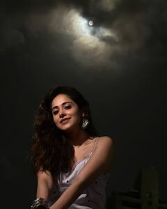 Nushrratt Bharuccha | नुसरत भरुचाचा मून लाइटमध्ये अनोखा अंदाज, पाहा फोटो