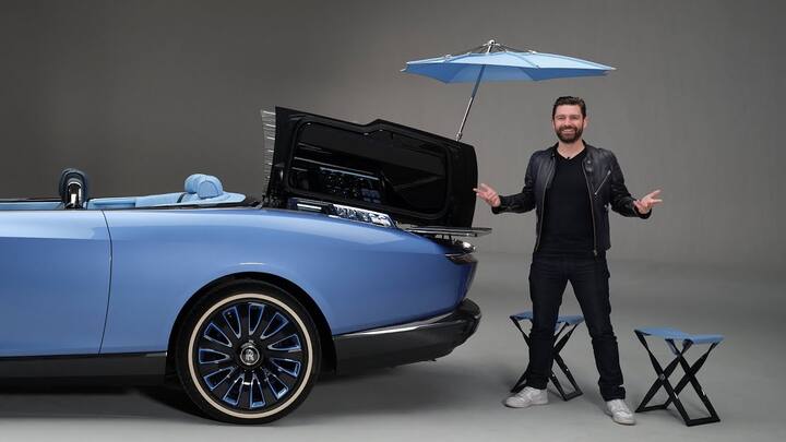 Rolls-Royce Sweptail ਹੁਣ ਤੱਕ ਸਭ ਤੋਂ ਮਹਿੰਗੀ ਕਾਰ ਸੀ, ਜੋ ਸਾਲ 2017 ’ਚ ਲਗਪਗ 131 ਕਰੋੜ ਰੁਪਏ ’ਚ ਵਿਕੀ ਸੀ। ਹੁਣ ਮਹਿੰਗਾਈ ਤੇ ਲਗਜ਼ਰੀ ’ਚ 2021 ਰੌਲਜ਼ ਰਾਇਸ ਬੋਟ ਟੇਲ ਨੇ ਇਸ ਕਾਰ ਨੂੰ ਪਛਾੜ ਦਿੱਤਾ ਹੈ।