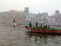 वाराणसी में हरा दिखने लगा है गंगा नदी का पानी, स्थानीय लोगों को चिंता