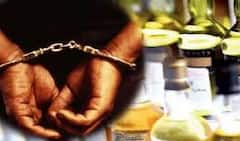Aligarh Breaking News: शराब मौत मामले में गिरफ्तारी, पुलिस की हिरासत में ठेकेदार का बेटा