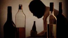 Aligarh में मौत बांटती शराब, अब तक 7 लोगों की मौत, कई अस्पताल में भर्ती | Poisonous Liquor