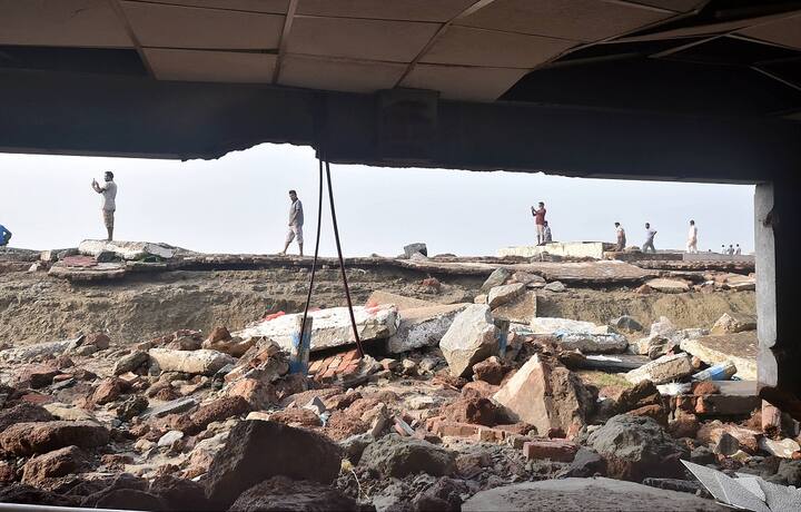 ধ্বংসলীলা চালিয়েছে ইয়াস। ঘূর্ণিঝড় ও জলোচ্ছ্বাসের তোড়ে ভেঙে চুরমার  শংকরপুর সমুদ্র সৈকতের রিসর্ট।