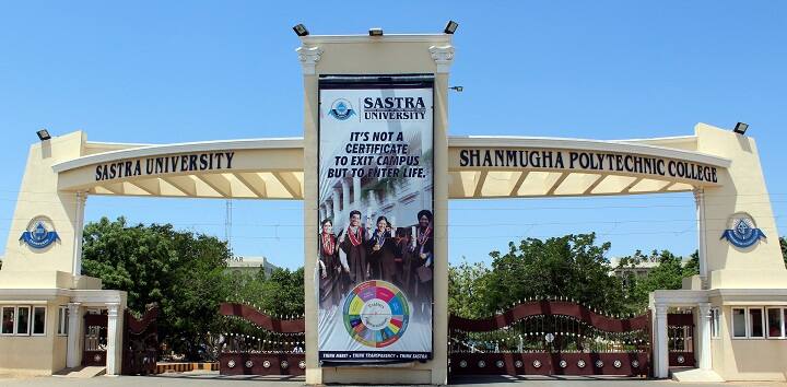 Sastra University alumni alleges sexist and casteist behaviour of its students dean Sastra University | சென்னைப் பள்ளி வரிசையில் சாஸ்த்ரா பல்கலைக்கழகமா? - முன்னாள் மாணவர்கள் புகார்..