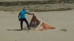 यूपी: पुलिस की निगरानी के बावजूद अब फाफामऊ घाट पर शवों से चुनरी और रामनामी दुपट्टें गायब