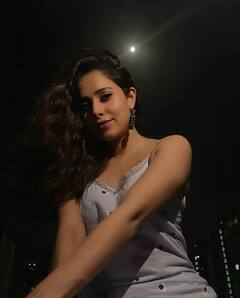 Nushrratt Bharucchaએ મૂન લાઇટમાં શેર કરી એકદમ સુંદર તસવીરો, આપ્યા આવા આવા પૉઝ......