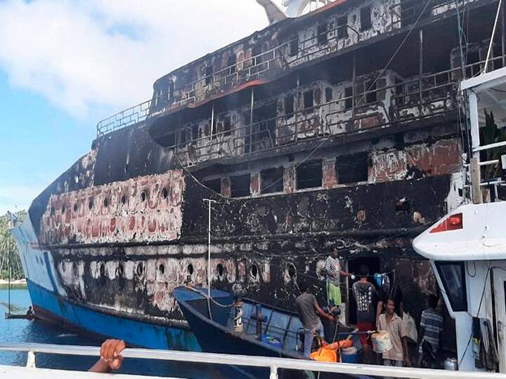 Indonesia Ferry Catches Fire, Passengers & Crew Jump Into Sea; No Casualties Reported Indonesia Ferry Catches Fire, Passengers & Crew Jump Into Sea; No Casualties Reported