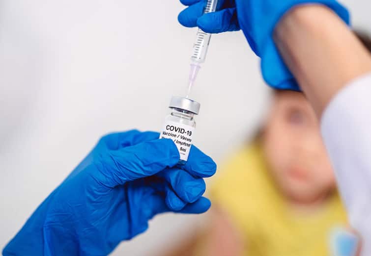 Vaccination scam in Gujarat, corona vaccination certificate given to the deceased ગુજરાતમાં રસીકરણમાં પોલંપોલ, મૃત્યુ પામેલ લોકોને કોરોના રસી આપ્યાનું સર્ટિફિકેટ આપી દીધું