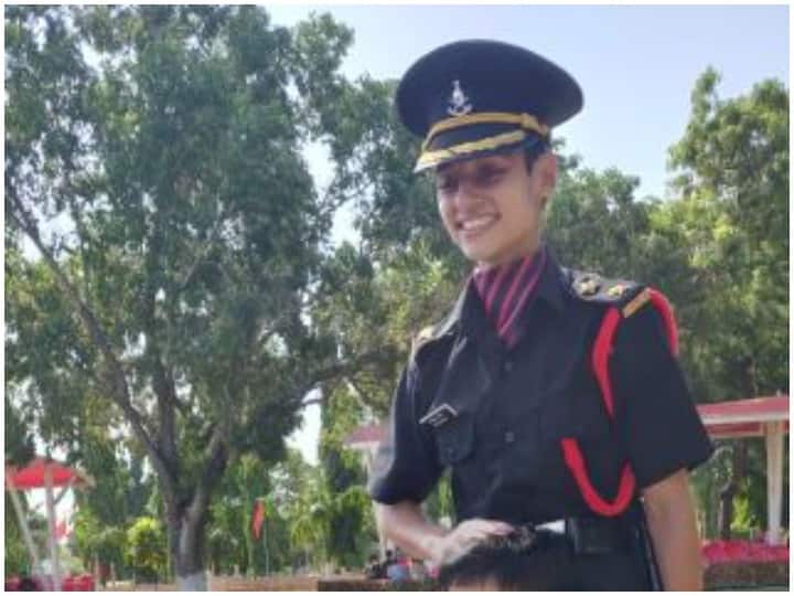 पुलवामा हमले में शहीद विभूति शंकर ढौंढियाल की पत्नी ने ज्वॉइन की सेना, सोशल मीडिया पर तस्वीर वायरल