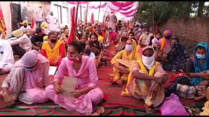 ਜਲ ਸਪਲਾਈ ਅਤੇ ਸੈਨੀਟੇਸ਼ਨ ਕੰਟਰੈਕਟ ਵਰਕਰਜ਼ ਯੂਨੀਅਨ ਪੰਜਾਬ ਵਲੋਂ ਆਪਣੇ ਪਰਿਵਾਰਾਂ ਸਮੇਤ ਅੱਜ ਸਵੇਰ ਤੋਂ ਕੈਬਨਿਟ ਮੰਤਰੀ ਤ੍ਰਿਪਤ ਰਜਿੰਦਰ ਸਿੰਘ ਬਾਜਵਾ ਦੀ ਰਿਹਾਇਸ਼ ਕਸਬਾ ਕਾਦੀਆਂ ਵਿਖੇ ਆਪਣੀਆਂ ਮੰਗਾ ਨੂੰ ਲੈਕੇ  24 ਘੰਟੇ ਦਾ ਧਰਨਾ ਸ਼ੁਰੂ ਕੀਤਾ ਗਿਆ।