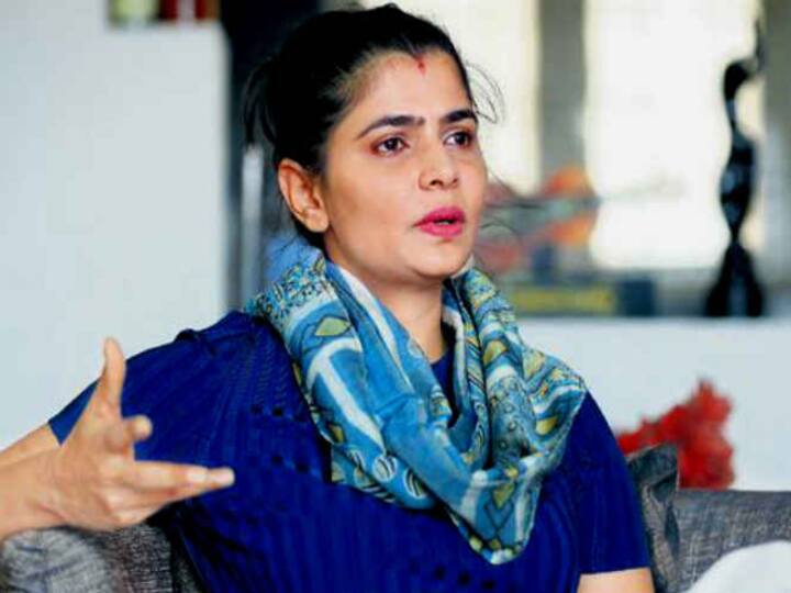 Chinmayi's retaliation to Seeman for commenting in support of Vairamuthu வைரமுத்தை ஆதரித்த சீமான்: வெளுத்து வாங்கிய சின்மயி!