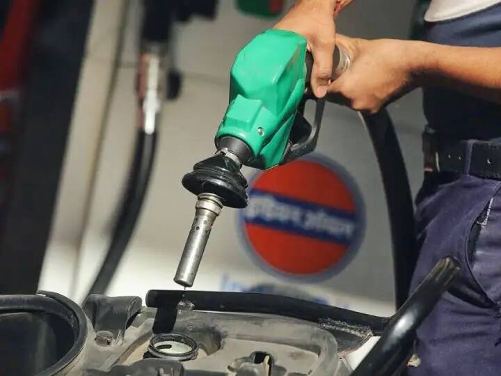 Petrol-Diesel Price: Petrol and diesel prices were increased by 19 paise per litre each Petrol-Diesel Price: आज फिर बढ़े दाम, पिछले 37 दिनों में 5.15 रुपए महंगा हुआ पेट्रोल