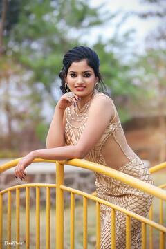 In Pics : 'शालूनं घातला गॉगल, फॅन झाले पागल!' राजेश्वरीचा नवा हॉट लूक, चाहत्यांकडून प्रतिक्रियांचा पाऊस