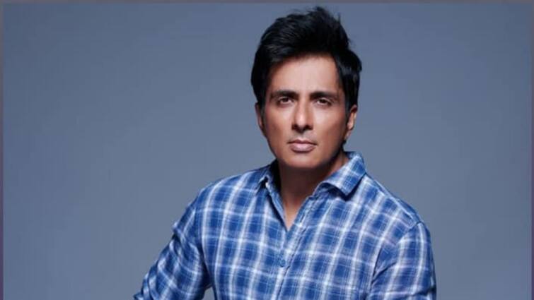 Sonu Sood shared a funny video of his milkman alleging about enormous phone calls Sonu Sood: সাহায্যের আবেদনে জর্জরিত দুধ বিক্রেতা! মানবসেবার বার্তা সোনু সুদের