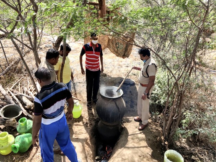 பஞ்சர் சொல்யூசன்.. இருமல் மருந்து..  ஊரடங்கில் மது கிடைக்காமல் வழிமாறும் மதுக்குடிப்போர்!