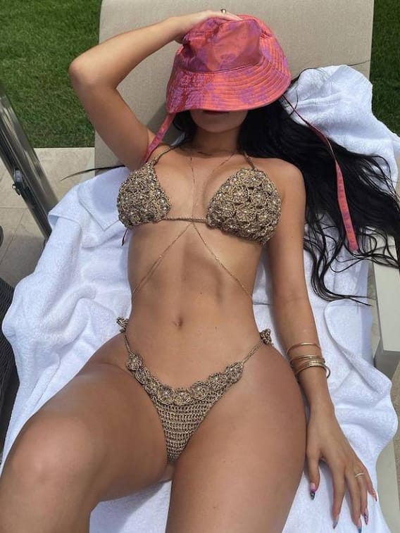काइली जेनर ने बिकिनी लुक में दिया धांसू पोज,फैन्स अचम्भित 17 Kylie Jenner Photos: काइली जेनर ने बिकिनी लुक में दिया धांसू पोज, मॉडल बोल्ड लुक देखे दीवाने हुए लोग