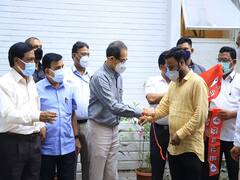 पाच भाजप नगरसेवकांचा सेनेत प्रवेश, जळगाव मनपात भाजपला धक्का