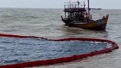 Palghar : तेलाचा साठा असलेला तराफा खडकावर आदळला, समुद्रात तेलगळती झाल्याने मासेमारीवर परिणाम