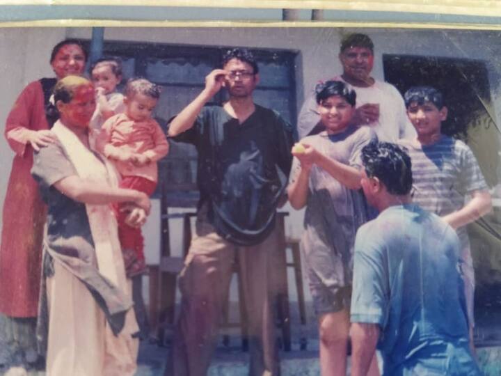 Irrfan Khan Son Babil Khan Shares Pics From 'Best Holi Celebrations' With Parents At Tigmanshu Dhulia House Throwback Gem! Irrfan Khan's Son Babil Shares Pics From 'Best Holi Celebrations' With Parents At Tigmanshu Dhulia's House