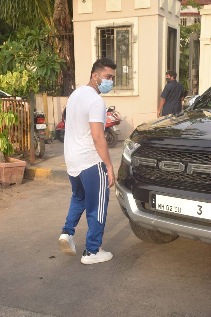 जैद और गौहर ने पिछले साल 25 दिसंबर को धूमधाम मुंबई में शादी की थी. पिछले साल इनकी मुलाकात लॉकडाउन में एक ग्रोसरी शॉप पर हुई थी और फिर चंद महीने की डेटिंग के बाद दोनों न एक-दूसरे से निकाह कर लिया था.