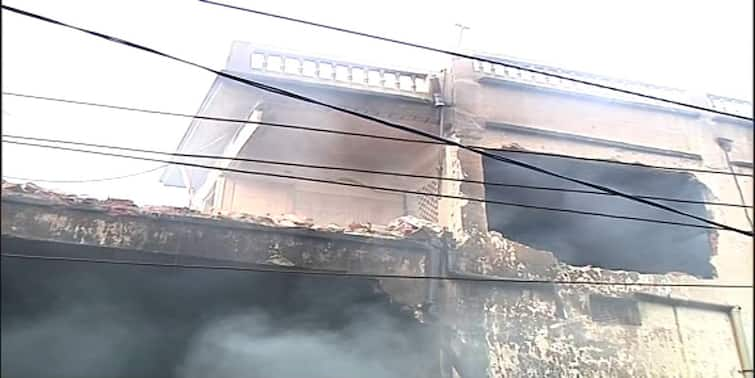 72 hours later, flames can be seen, 4 workers of New Barrackpore factory still missing ৭২ ঘণ্টা পার, দেখা যাচ্ছে আগুনের শিখা, শ্রমিকদের খোঁজে ড্রোনের মাধ্যমে তল্লাশি