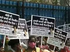 Corona Vaccine : 132 कोटी जनतेला लस केव्हा मिळणार? काँग्रेस नेते भाई जगताप यांचा मोदी सरकारला संतप्त सवाल