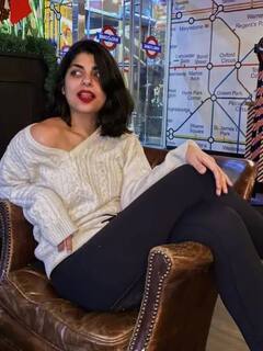 চিনতে পারছেন? বলিউডের এক বিখ্যাত ভিলেনের নাতনি ইনি...