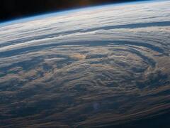 சர்வதேச விண்வெளி நிலையத்திலிருந்து பூமி - நாசாவின் பல்வேறு புகைப்படங்கள் !