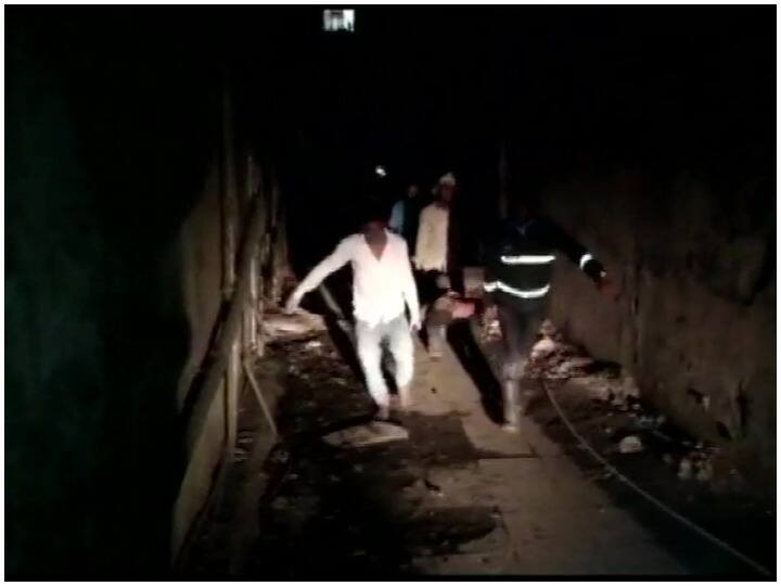 Maharashtra Seven died due to building collapse in Ulhasnagar महाराष्ट्रः ठाणे के उल्हासनगर में इमारत गिरने से हुई सात की मौत, रेस्क्यू ऑपरेशन जारी