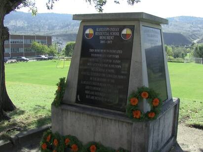 Bodies of 215 children found buried in Kamloops Indian Residential School அங்கு என்னதான் நடந்தது? பள்ளி இருந்த இடத்தை தோண்ட தோண்ட  எலும்புக்கூடுகள்.. கனடாவில் அதிர்ச்சி!