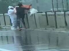 बलरामपुर: राप्ती नदी में फेंका गया कोविड संक्रमित शख्स का शव, वायरल हुआ वीडियो