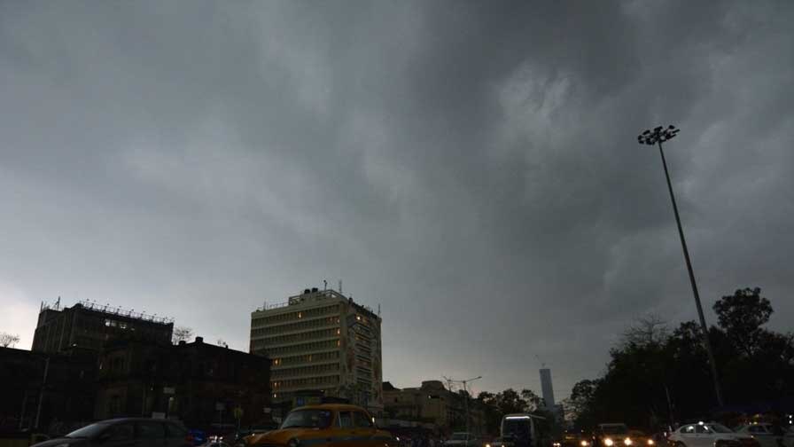 Weather update:কিছুক্ষণের মধ্যেই কলকাতা ও উত্তর ২৪ পরগনায় বজ্রবিদ্যুৎ-সহ বৃষ্টির পূর্বাভাস