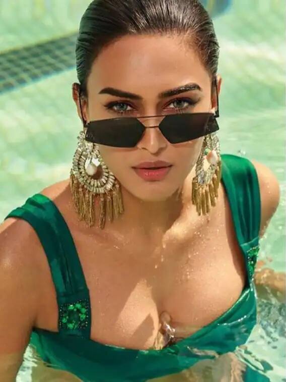 એરિકા ફર્નાન્ડિઝે ઇટાઇમ્સને આપેલા એક ઇન્ટરવ્યૂમાં જણાવ્યુ કે, તેને કેટલાય વેબ શૉની ઓફર આવી. આમાં તેને બૉલ્ડ સીન કરવાના હતા, પરંતુ આવા પ્રૉજેક્ટને કરવાની ઘસીને ના પાડી દીધી.