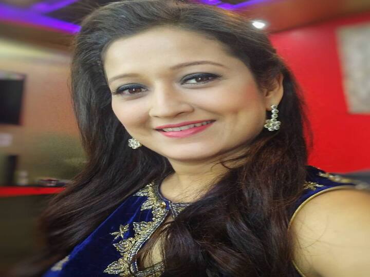 எஸ். வி. கிருஷ்ண ரெட்டி இயக்கிய தெலுங்கு திரைப்படமான எகிர் பாவுராமா (1996) திரைப்படத்தில் தெலுங்கில் அறிமுகமானார்