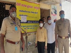 इटावा: एसडीएम सैफई की अनूठी पहल, पहले कोरोना वैक्सीनेशन कराओ तभी मिलेगी ठेके से शराब