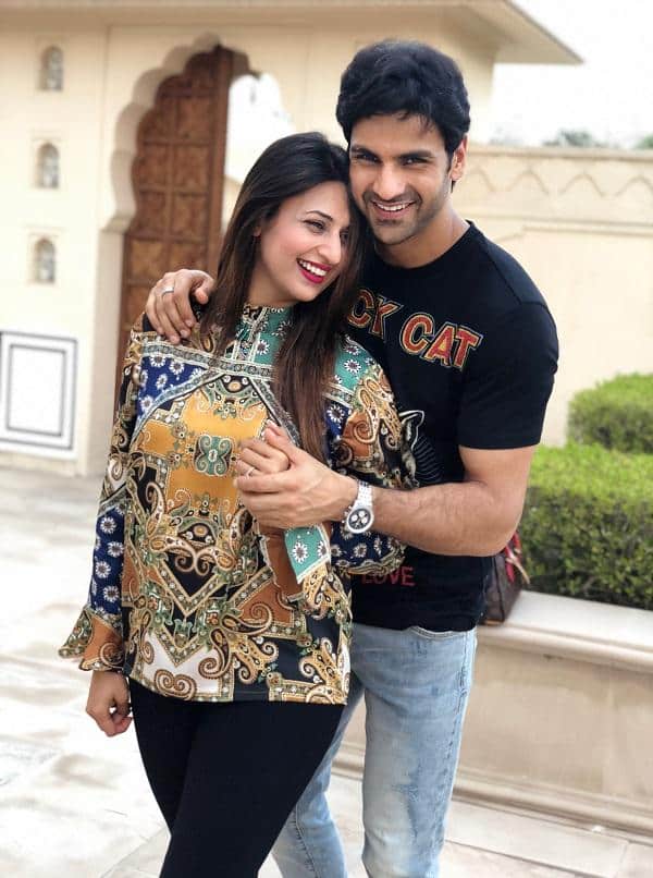 पिछले सीजन की तरह इस सीजन में भी एक कपल एंट्री होगा, जिसमें दिव्यांका त्रिपाठी और पति विवेक दहिया का नाम सामने आ रहा है.