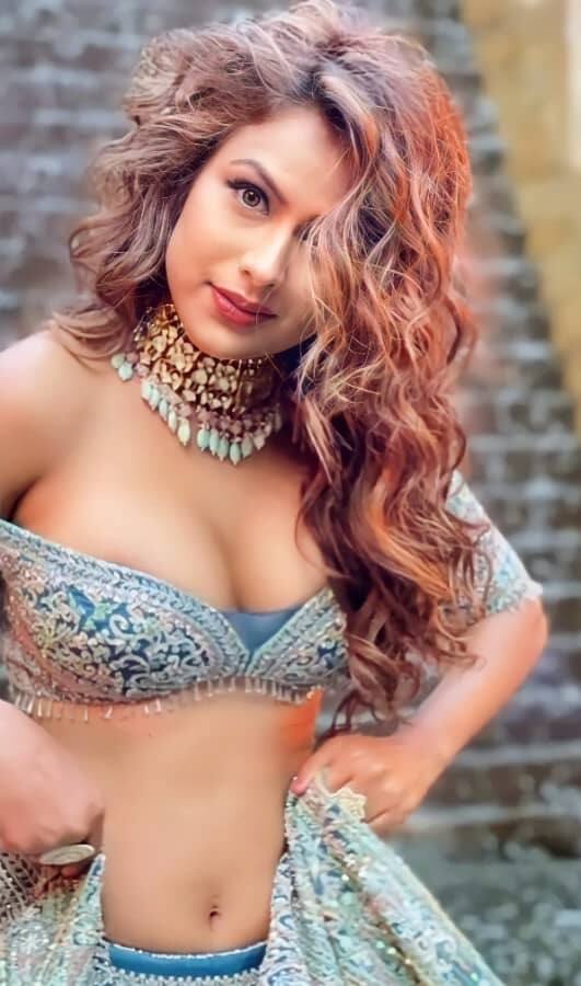 अभिनेत्री निया शर्मा भी इस बार बिग बॉस का हिस्सा हो सकती हैं. निया बिग बॉस हाउस में एंटर करती है तो बेशक ही शो में जबरदस्त बोल्डनेस का तड़का लगने वाला है.