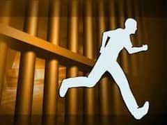 उन्‍नाव: सुरक्षा कर्मियों को चकमा देकर जेल के कृषि फार्म से फरार हुआ कैदी, तलाश में जुटी पुलिस 